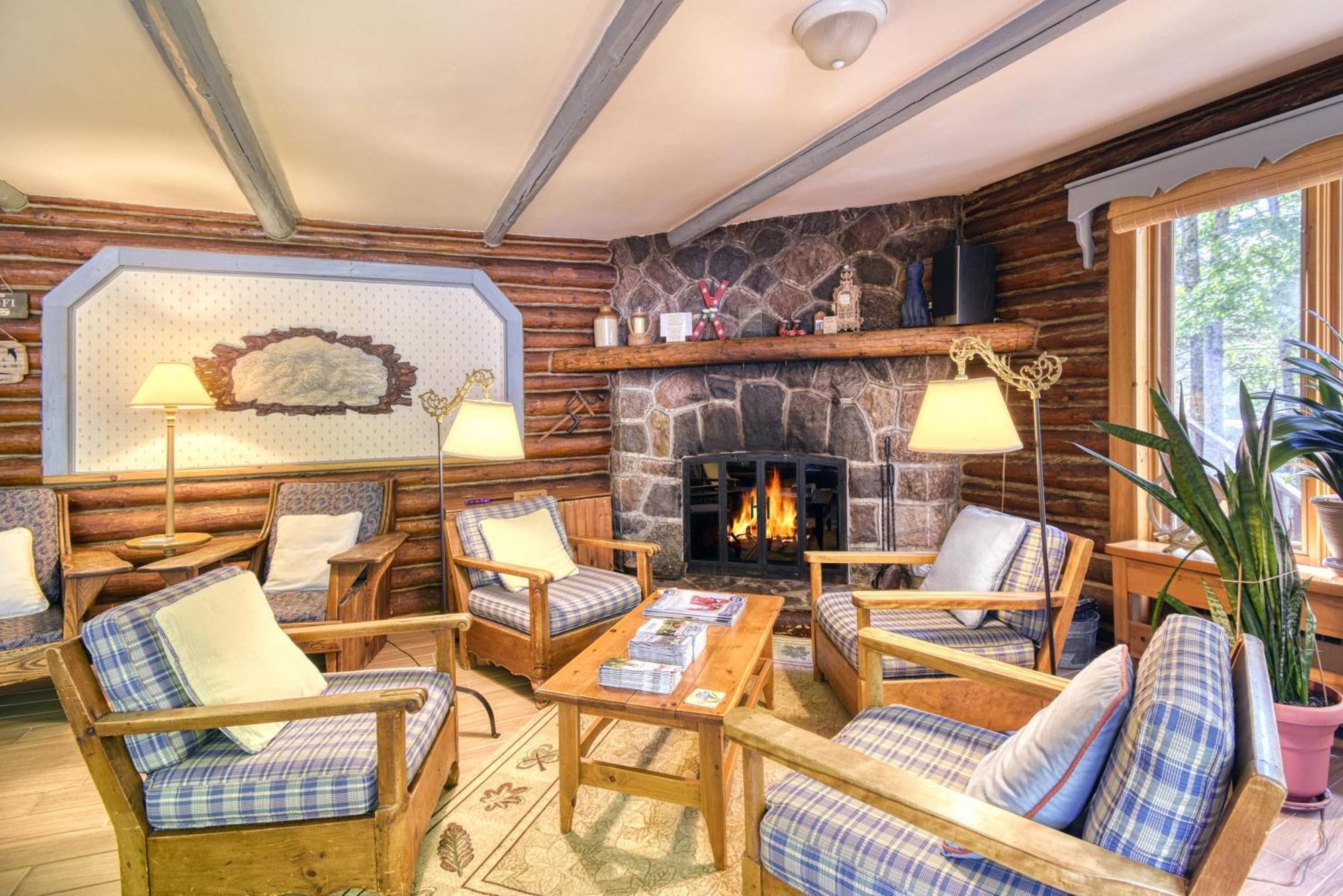 Auberge Le Lupin-Self Check-In Mont-Tremblant Eksteriør billede