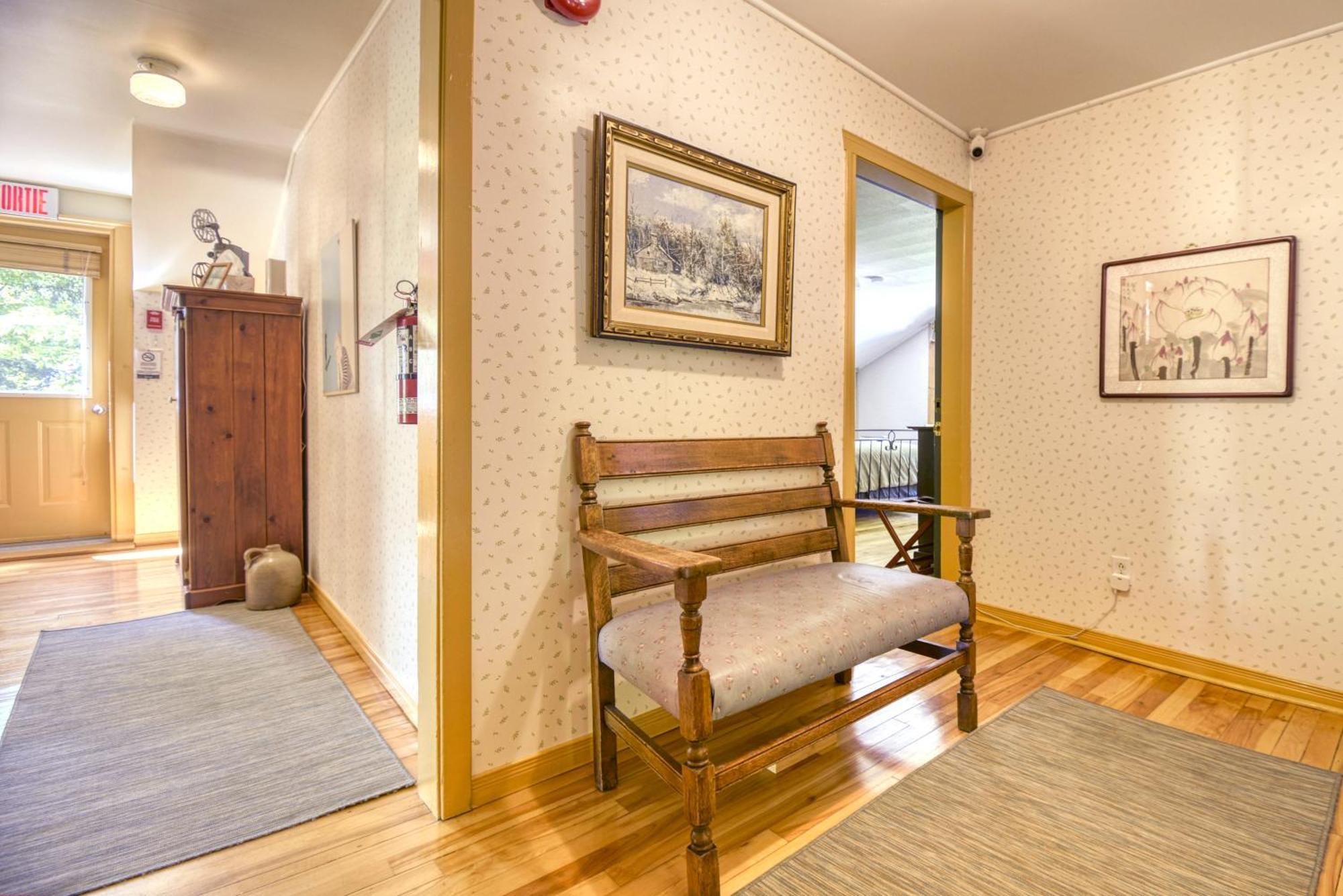 Auberge Le Lupin-Self Check-In Mont-Tremblant Eksteriør billede