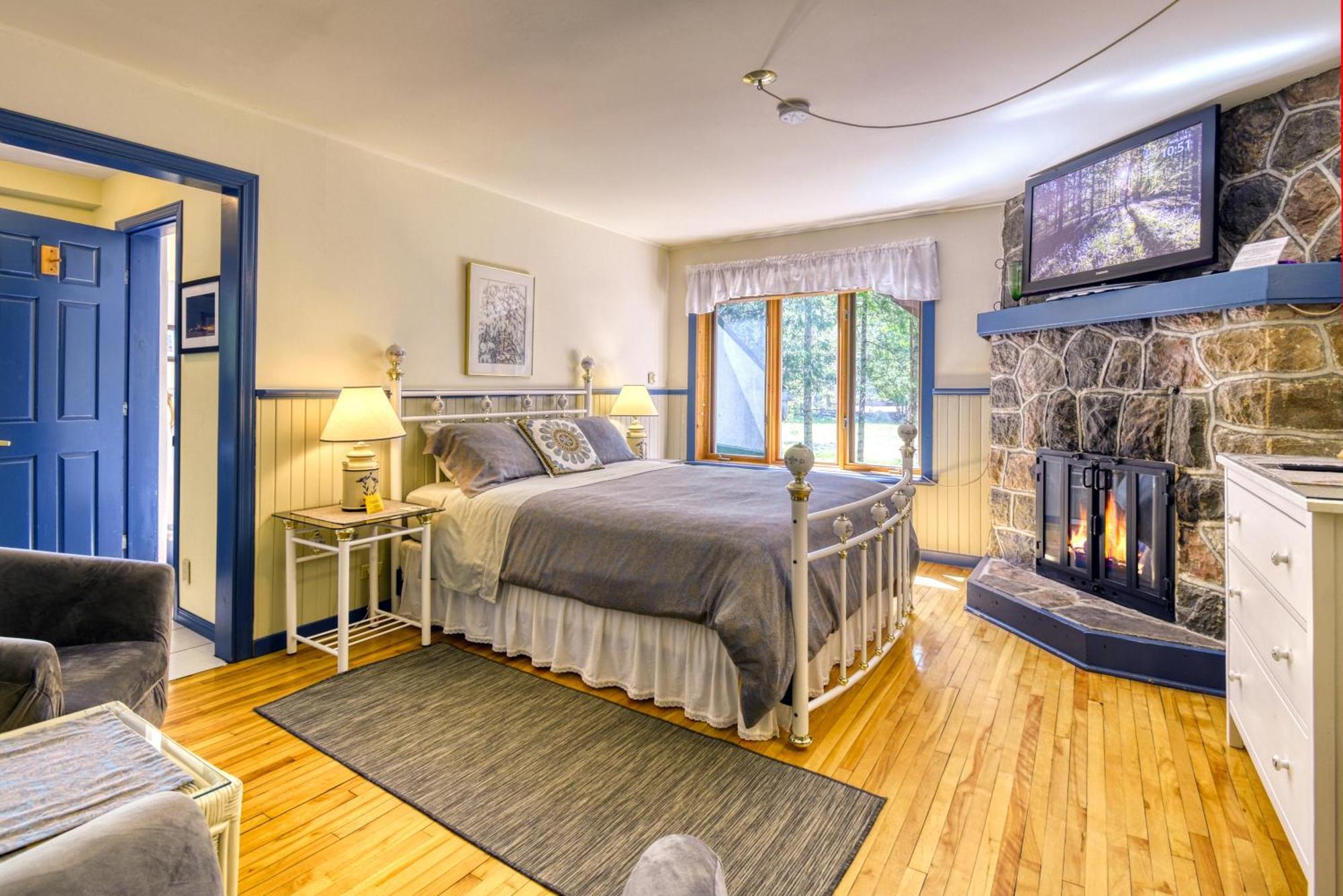 Auberge Le Lupin-Self Check-In Mont-Tremblant Eksteriør billede